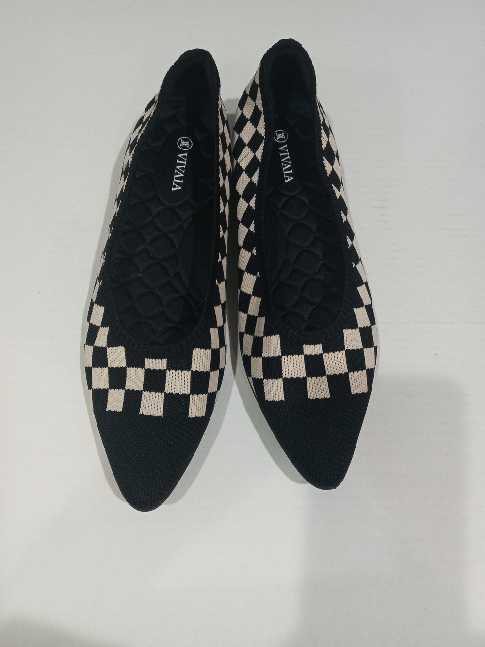 Vivaia Women's Black & Cream Check Knit Pointed Flats